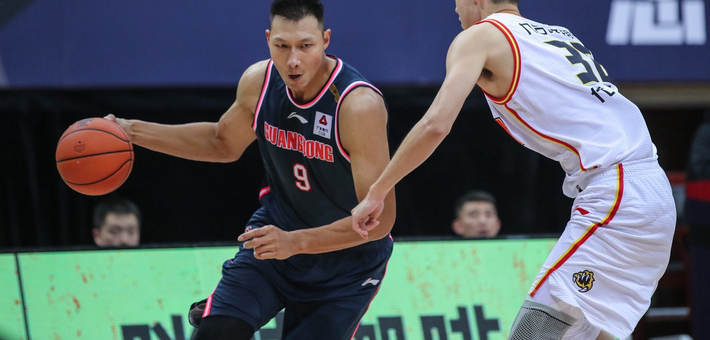 回忆杀！维埃里社媒晒照，大罗、巴乔、狼王等巨星聚餐（回忆满满！维埃里社媒晒合影：大罗、巴乔与狼王等传奇同桌聚餐）