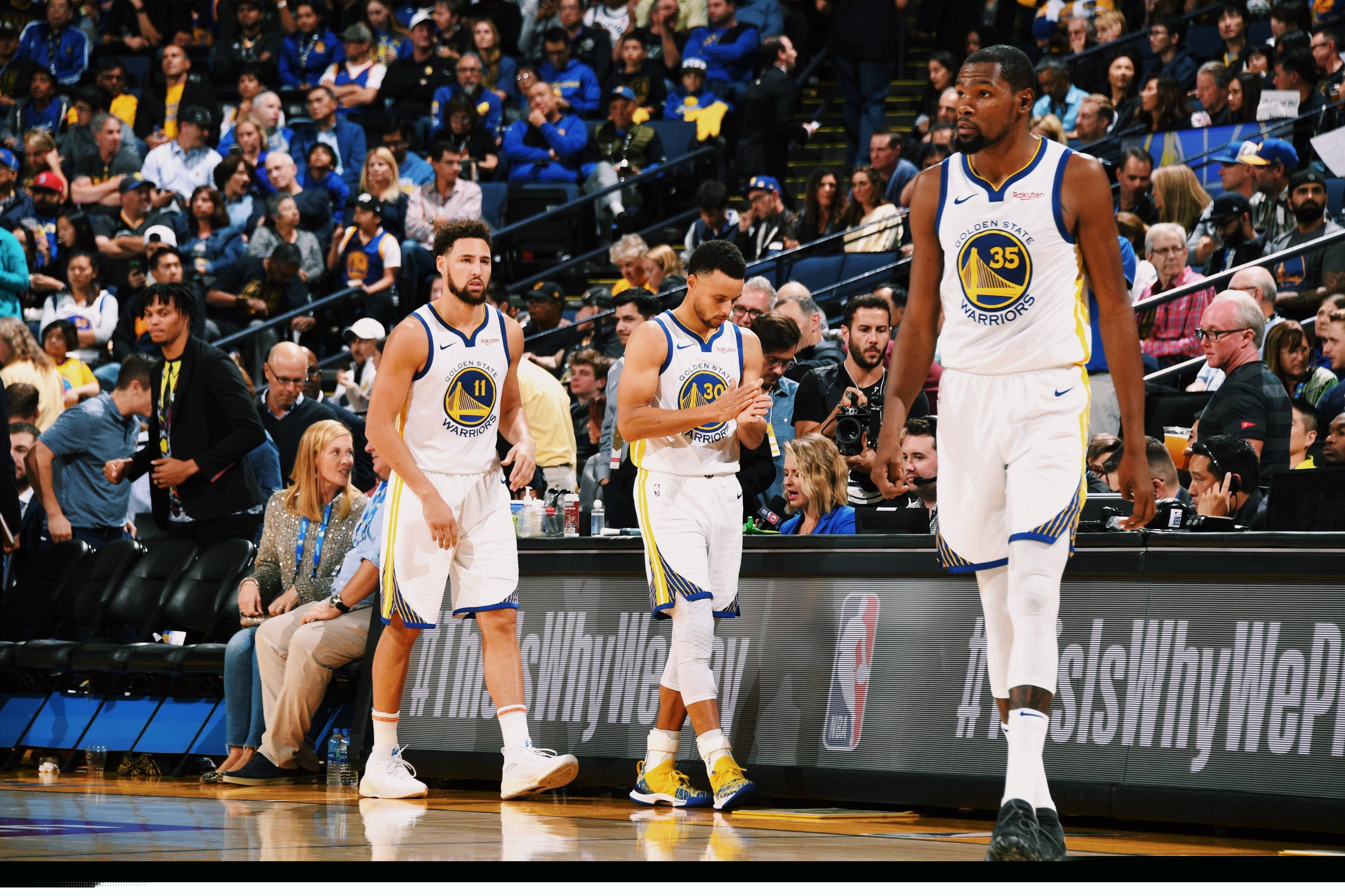 2米门将&“6国元帅”：两名法国球员随阿森纳U16夺冠（两位法国球员助阿森纳U16夺冠：2米门神与“六国元帅”）