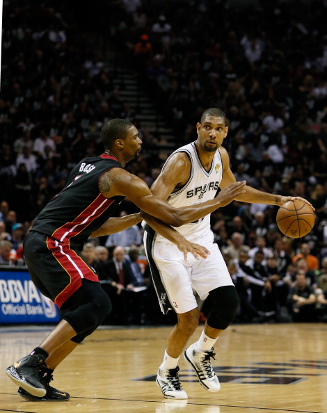 横看成岭侧成峰，乔治娜晒出差照秀出傲人身材（换个角度皆风景，乔治娜晒差旅美照尽显好身材）