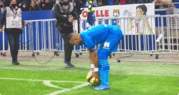 拜仁在联赛71次战胜斯图加特，创造德甲最多胜场纪录（拜仁对斯图加特联赛第71胜，刷新德甲胜场纪录）