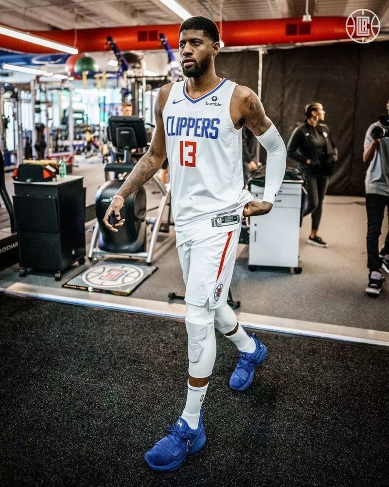 5000字解析萨拉赫爆炸采访 凭啥别人犯错能保住位置，我不行？（5000字深度解读萨拉赫火爆访谈：凭什么别人犯错还能稳位置，我就不行？）