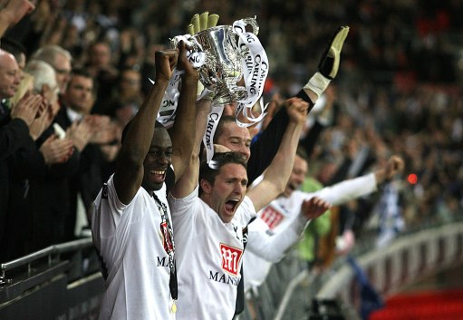 哈登狂砍55分封神！成NBA首位双队史得分王，36岁飙10记三分创多项纪录（36岁哈登轰55分10记三分，成NBA历史首位双队史得分王，多项纪录被改写）