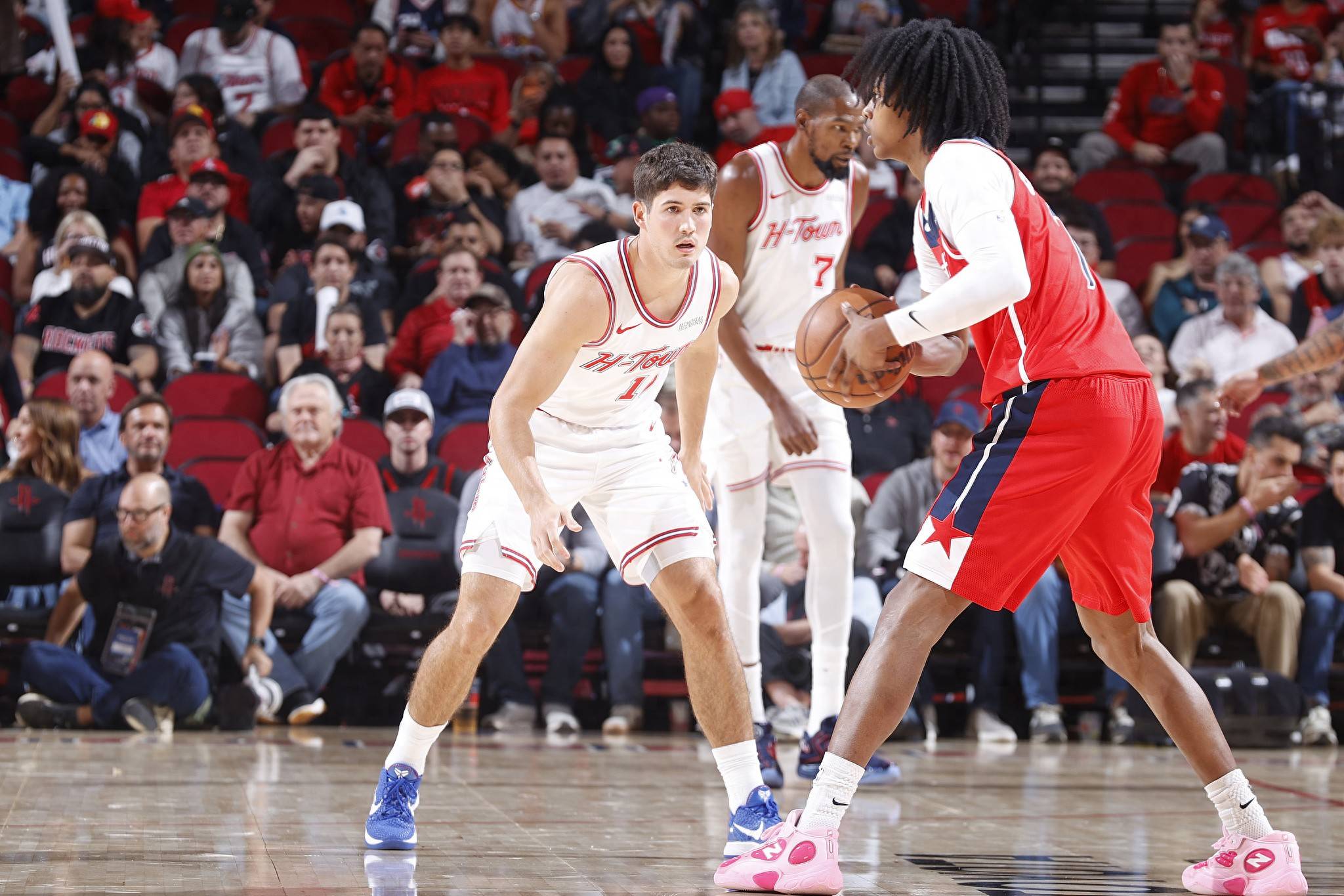 利物浦主场1-1战平升班马桑德兰，迎来赛季首个平局（利物浦主场被升班马桑德兰1-1逼平，收获赛季首个平局）