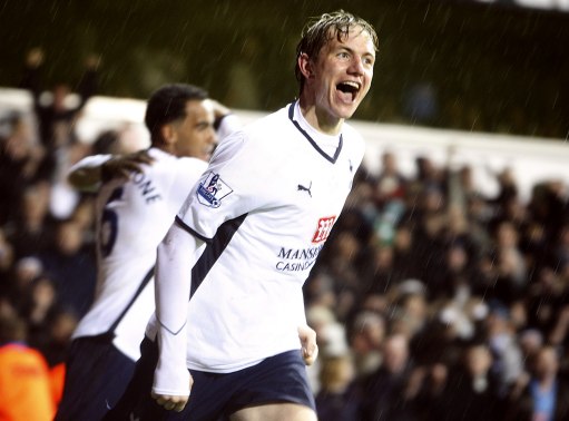 外媒：下赛季欧冠联赛阶段用球将采用白+薄荷绿+紫创新配色（外媒称：下赛季欧冠联赛阶段比赛用球将启用白、薄荷绿与紫全新配色）