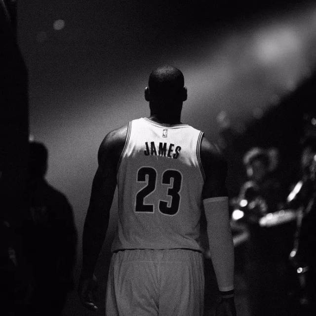 马卡：皇马和卡斯蒂亚进行了对抗赛，门迪被安排在中后卫位置（马卡：皇马与卡斯蒂亚队内热身赛，门迪出任中卫）