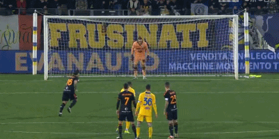 9场6球，身为中场的若昂-内维斯成为本赛季巴黎队内第一射手