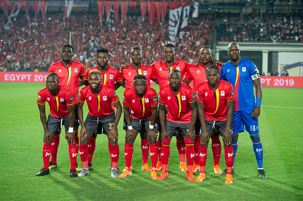 为国出战14次打进1球，尹鸿博获得印有19号的国足纪念球衣（尹鸿博获国足19号纪念球衣：14次出场打入1球）