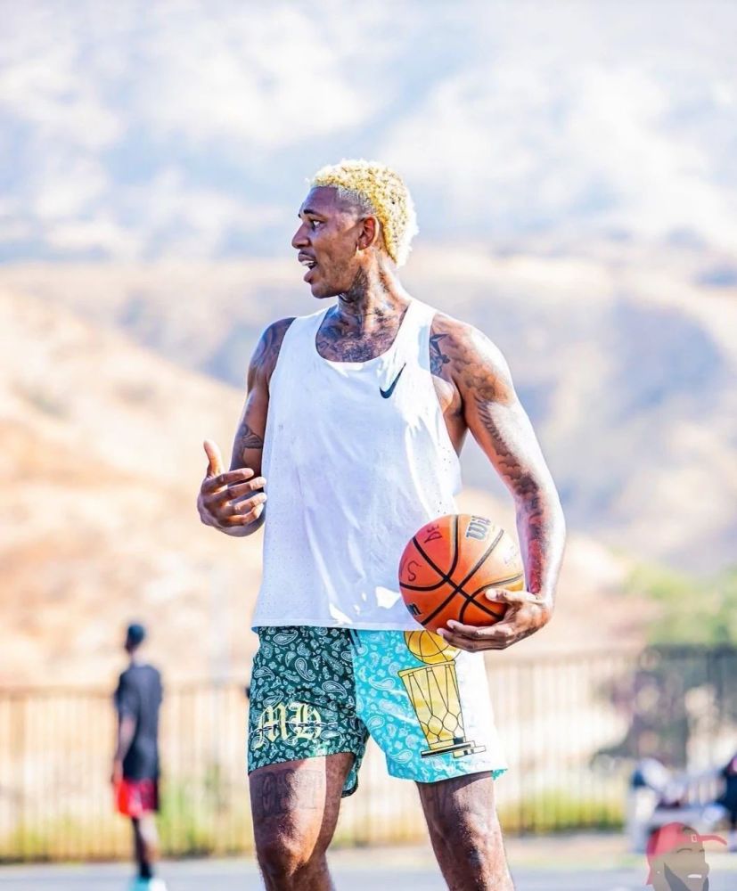 布冯：迈尼昂展现决定性作用，想夺冠的球队必须要有这种门将（布冯盛赞迈尼昂：争冠球队离不开这种决定性门将）