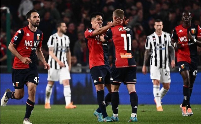 詹姆斯篮板抢断关键时刻锁定胜局（詹姆斯关键时刻抢板断球，锁定胜利）