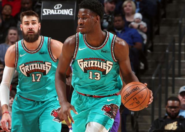 如何在足球场上保持心理稳定？（足球比赛中的心态管理指南）