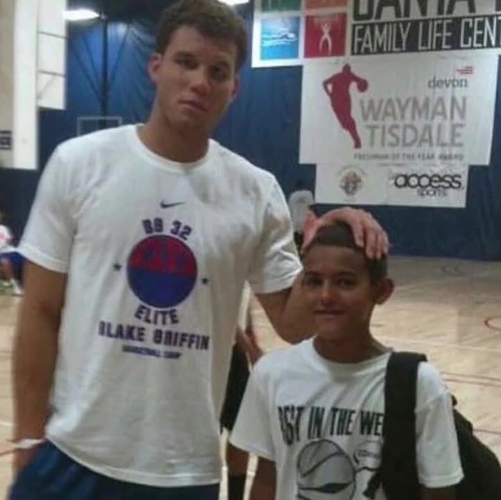 足坛悲喜一夜！AC米兰0-1爆冷被淘汰，13场不败终结，曼联1-1被绝平（足坛冷暖一夜！AC米兰0-1爆冷出局，13场不败告终，曼联1-1遭读秒扳平）