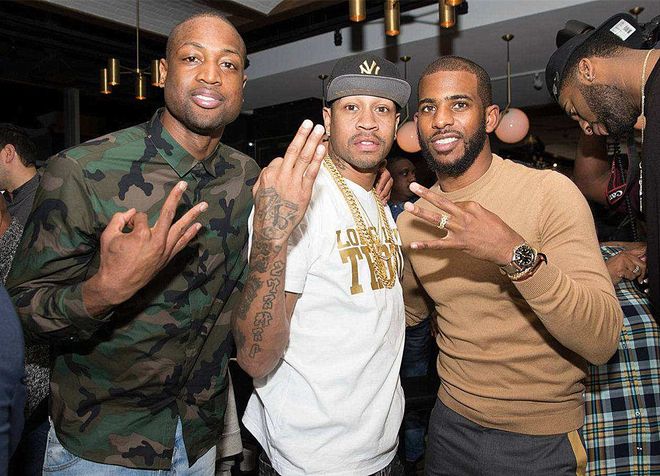 FC26美丽足球：维蒂尼亚、德容领衔，金外脚背夸雷斯马在列（FC26华丽足球：德容、维蒂尼亚领衔，外脚背大师夸雷斯马上榜）