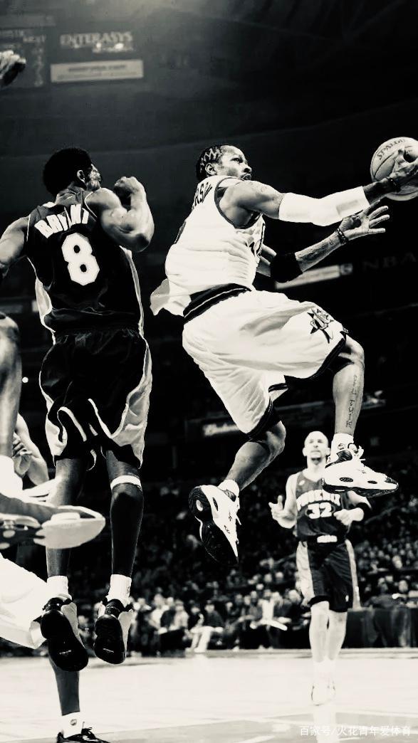 世体：德容与孔德已回国家队报到，其他巴萨球员周二陆续报到（世体：德容、孔德已回各自国家队报到，其余巴萨球员将于周二陆续报到）